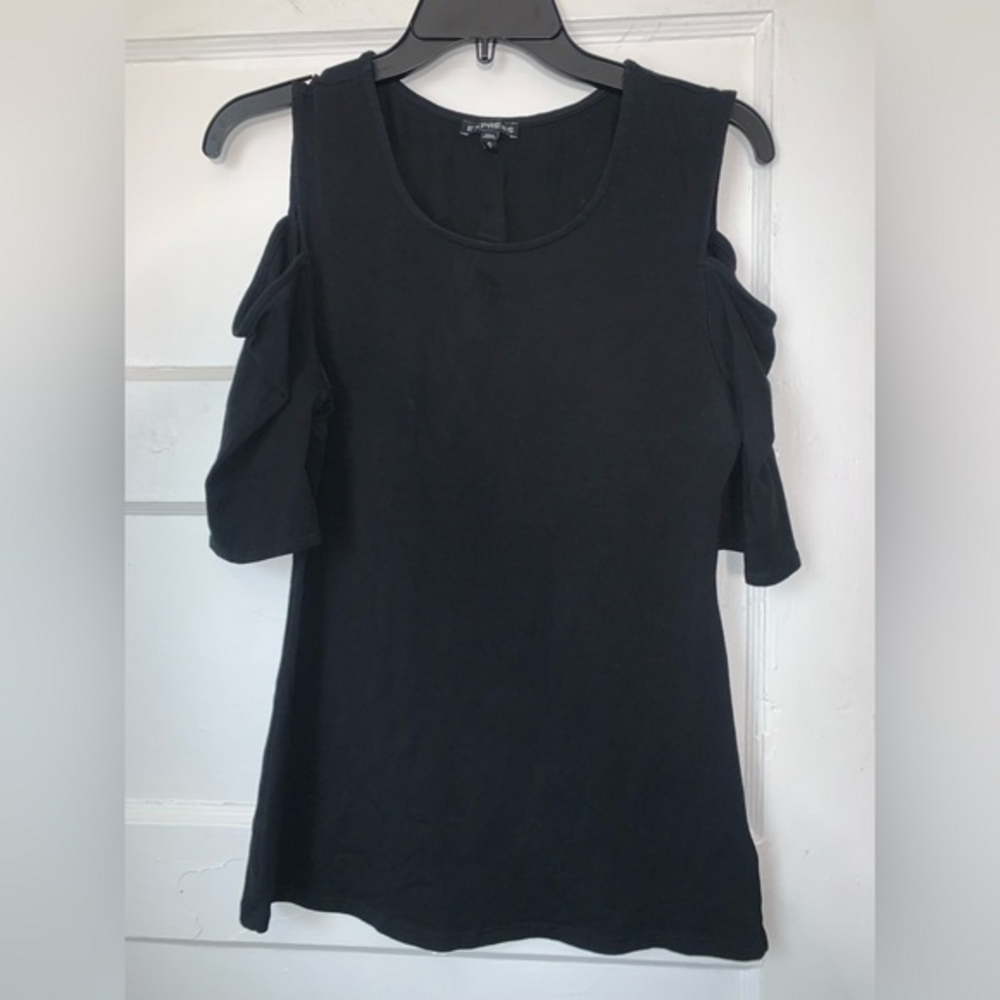 Express cutout shoulder fitted top size medium‎